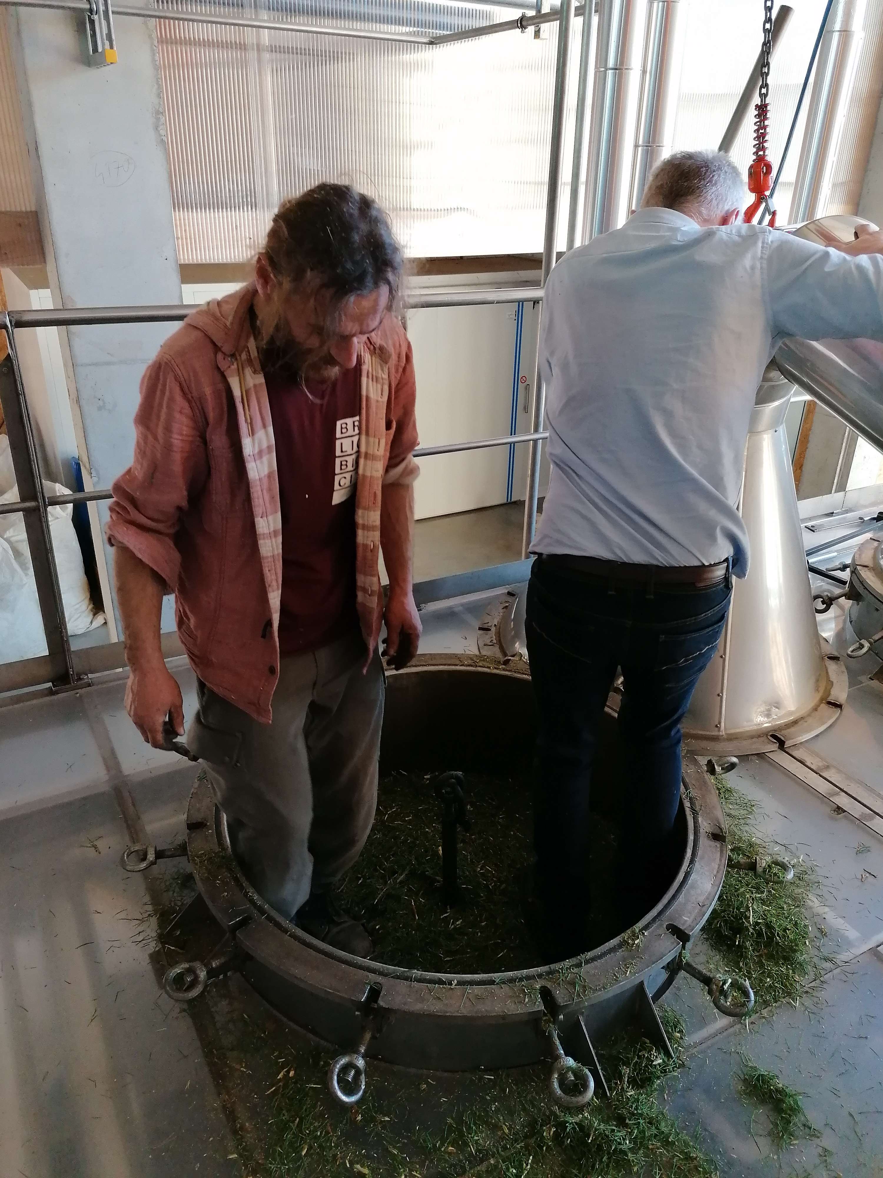 Decouvrez la distillation Huile Essentielle de Pin sylvestre 100% Bio et Artisanal
