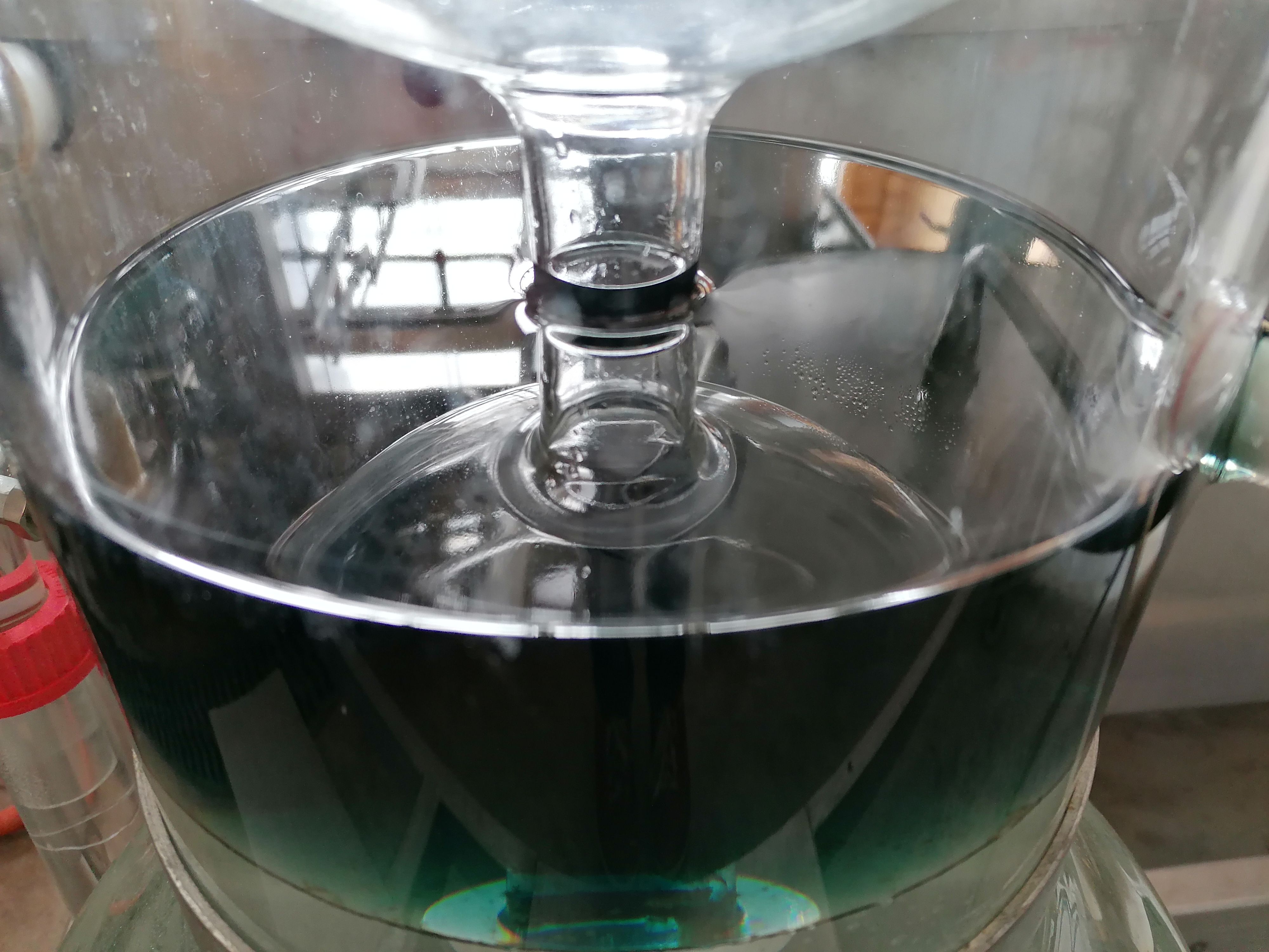 Decouvrez la distillation Huile Essentielle de Géranium rosat bourbon 100% Bio et Artisanal